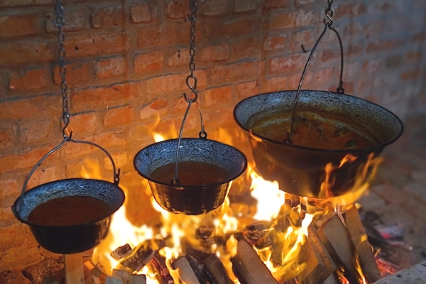 Halászlé bográcsban